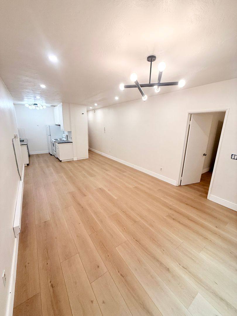 Apartment for rent at 185 Athol Ave, Oakland, CA 94606