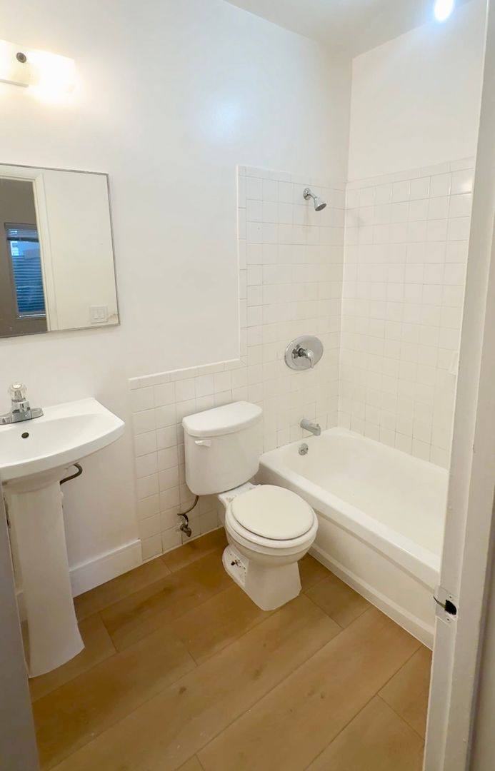 Apartment for rent at 185 Athol Ave, Oakland, CA 94606
