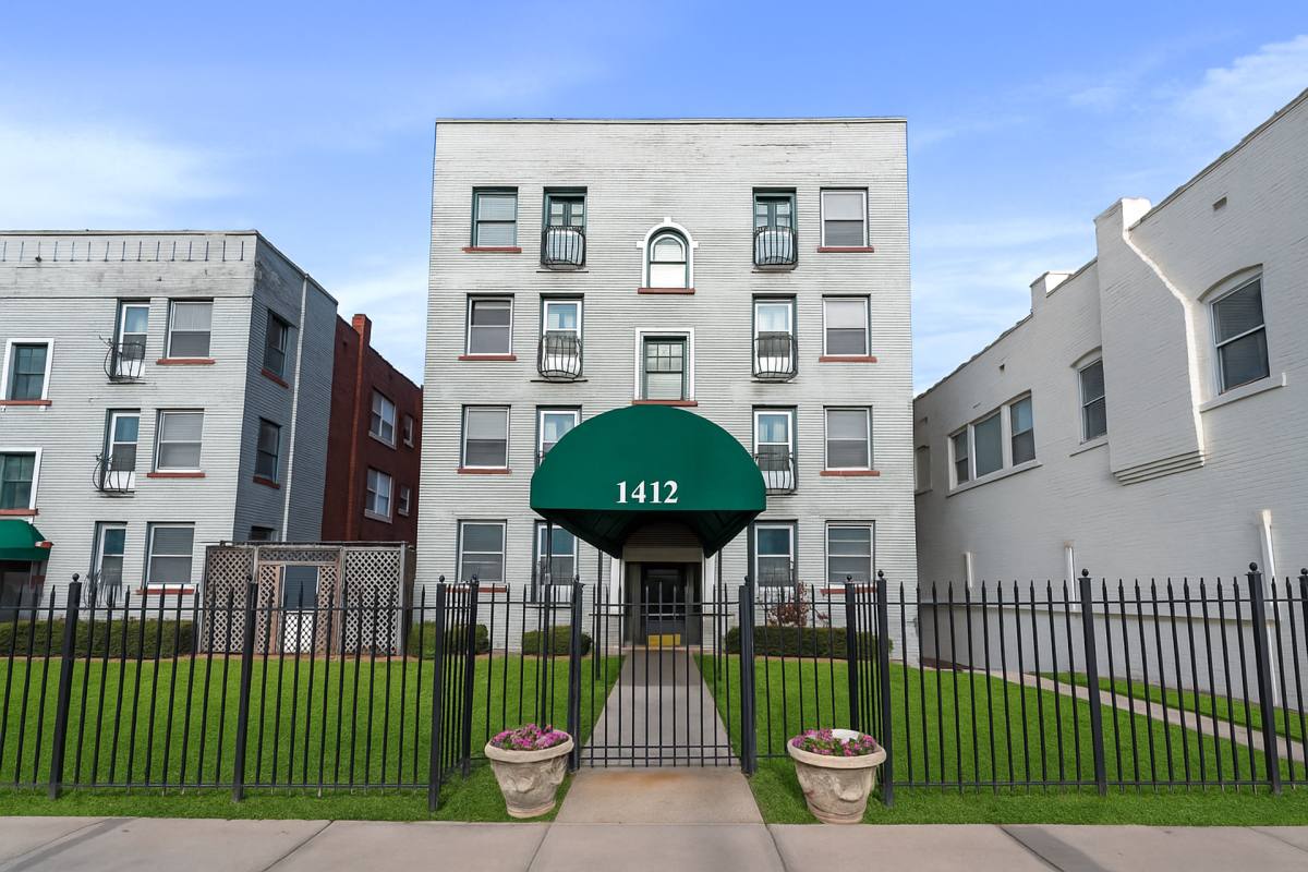 Apartment for rent at 1412-1414 W 39th St, Kansas City, MO 64111