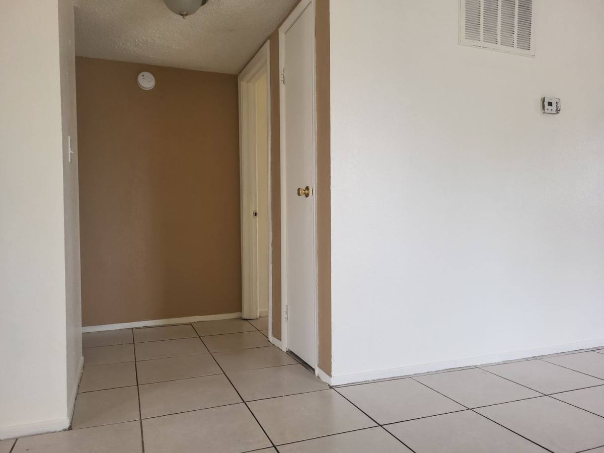 Apartment for rent at 4610 Elk Springs Ave, Las Vegas, NV 89103