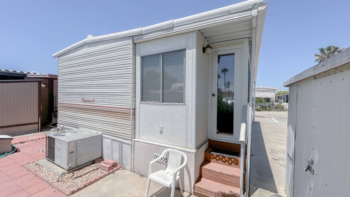 Apartment for rent at 1389 Sierra Dr, San Jacinto, CA 92583