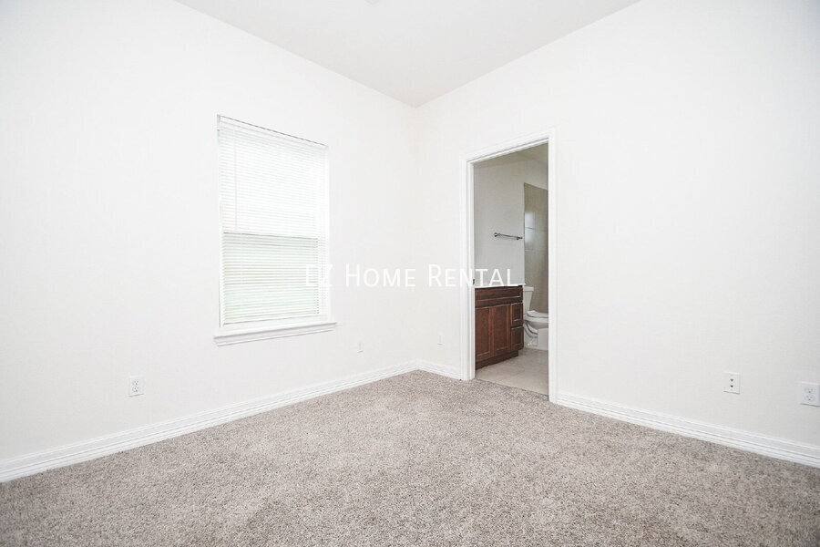 Apartment for rent at 2407 Ferguson Way #1, Houston, TX 77088