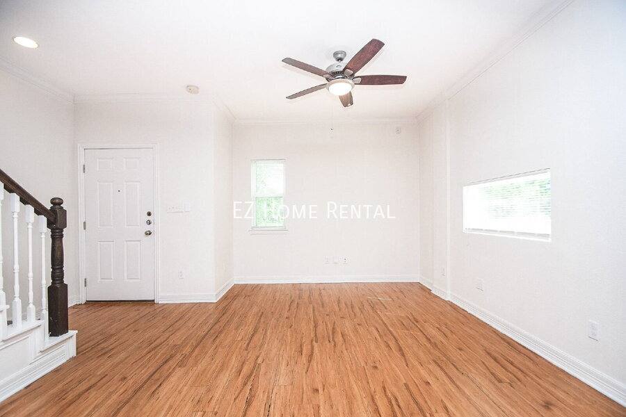 Apartment for rent at 2407 Ferguson Way #1, Houston, TX 77088