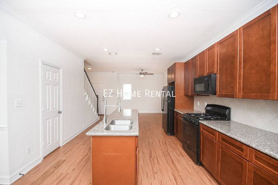 Apartment for rent at 2407 Ferguson Way #1, Houston, TX 77088