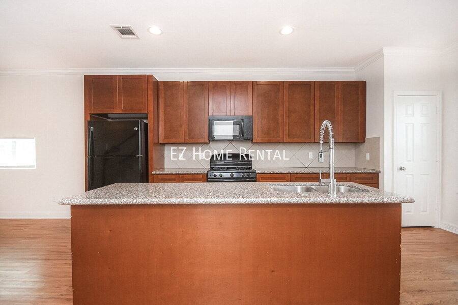 Apartment for rent at 2407 Ferguson Way #1, Houston, TX 77088