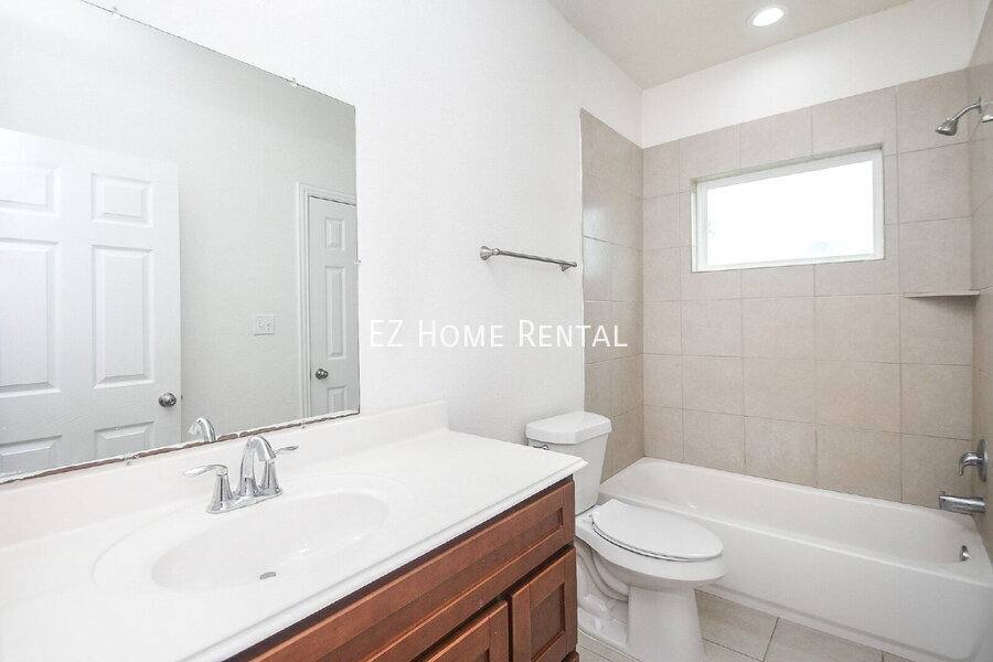 Apartment for rent at 2407 Ferguson Way #1, Houston, TX 77088