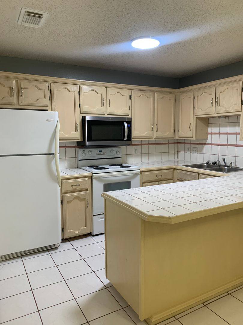 Apartment for rent at 4210 N Main St, McAllen, TX 78504