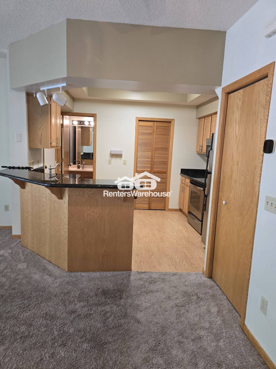 Townhouse for rent at 10962 Highland Rd, Minneapolis, MN 55438