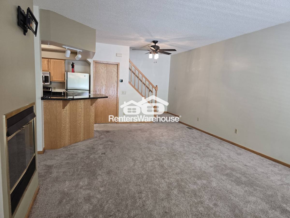 Townhouse for rent at 10962 Highland Rd, Minneapolis, MN 55438