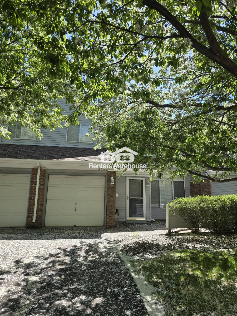 Townhouse for rent at 10962 Highland Rd, Minneapolis, MN 55438