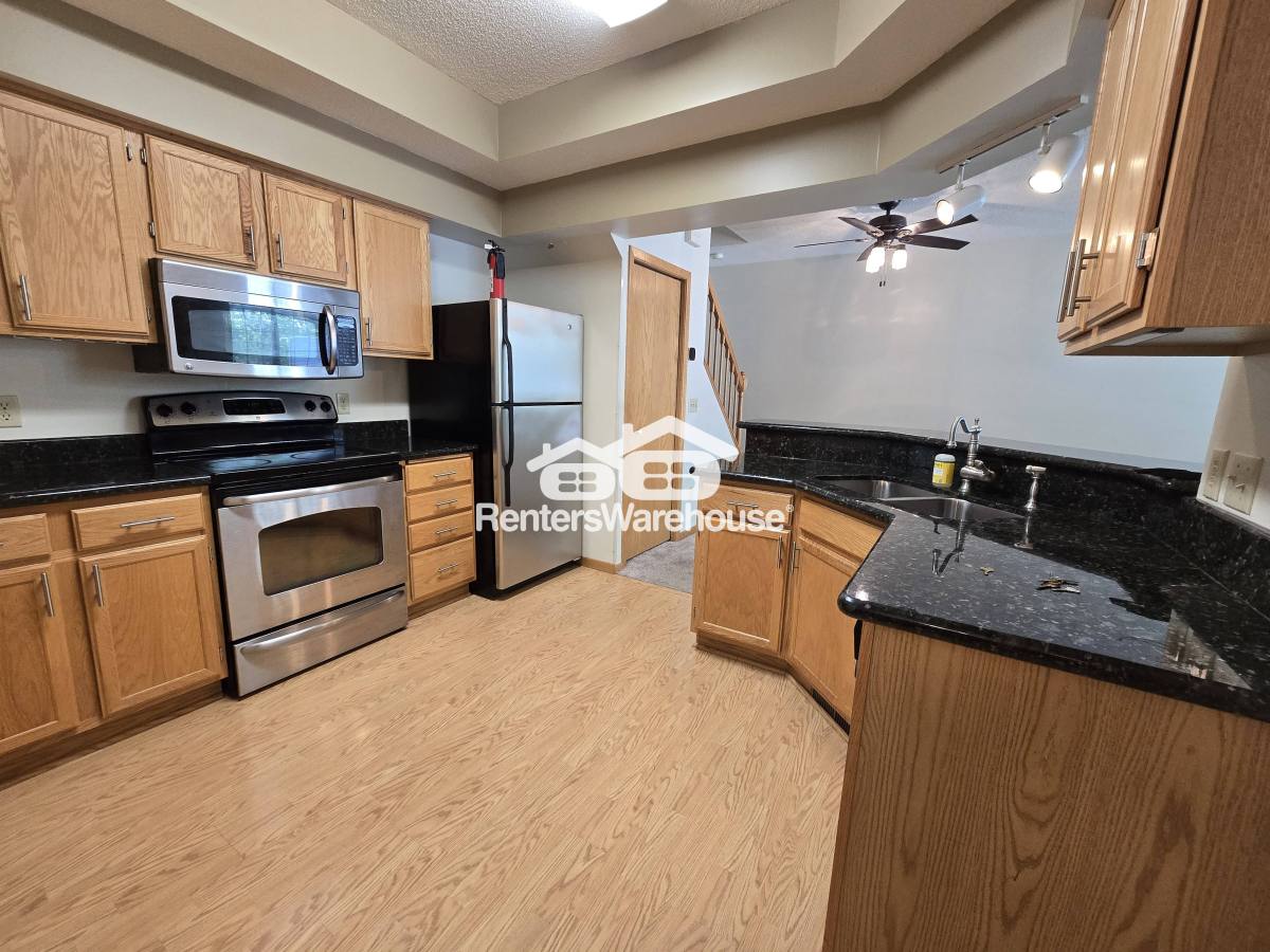 Townhouse for rent at 10962 Highland Rd, Minneapolis, MN 55438