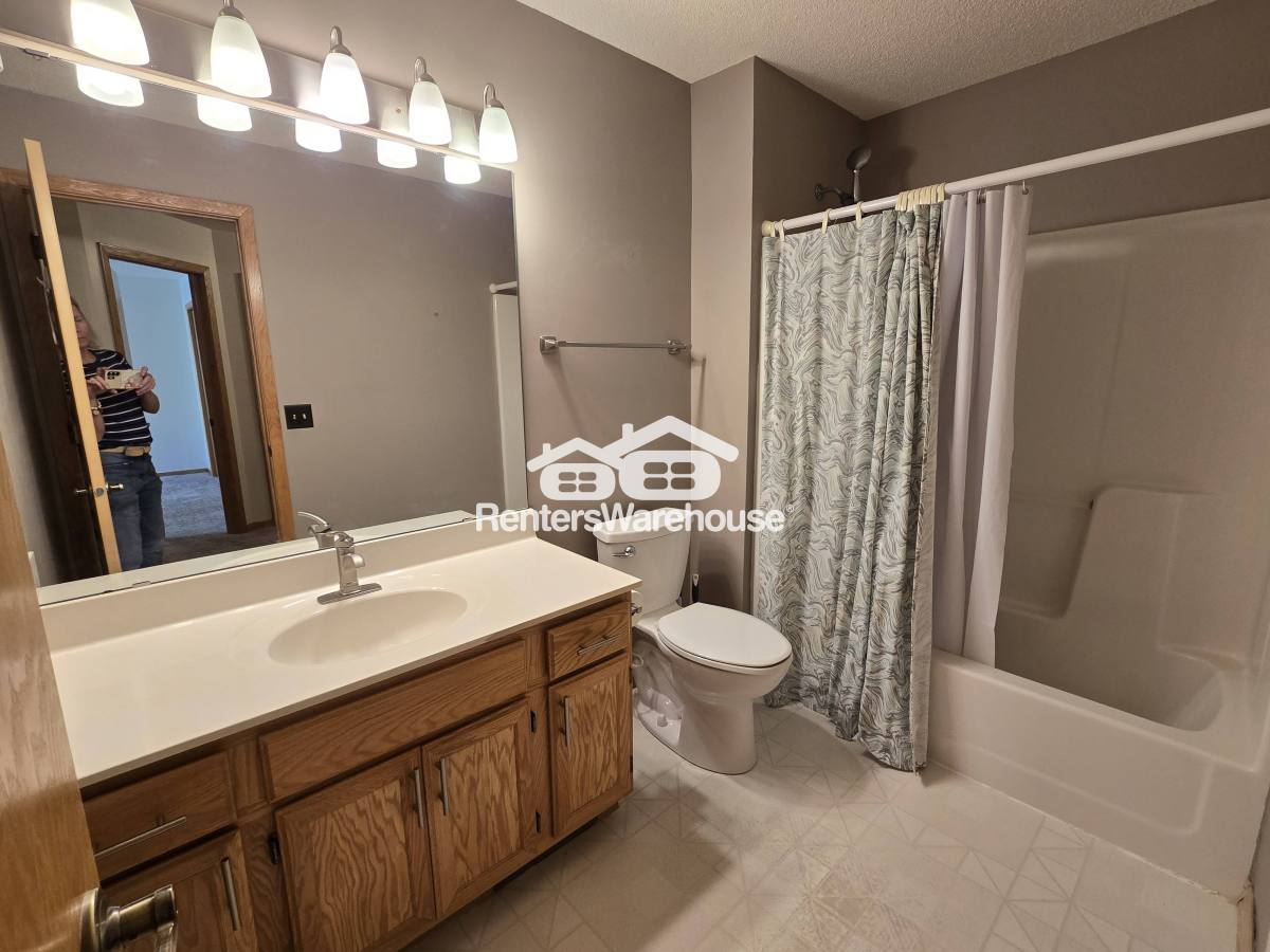 Townhouse for rent at 10962 Highland Rd, Minneapolis, MN 55438