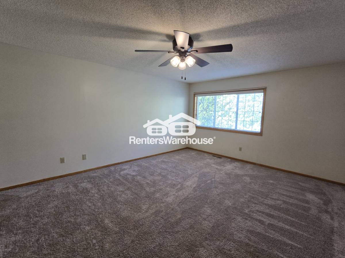 Townhouse for rent at 10962 Highland Rd, Minneapolis, MN 55438