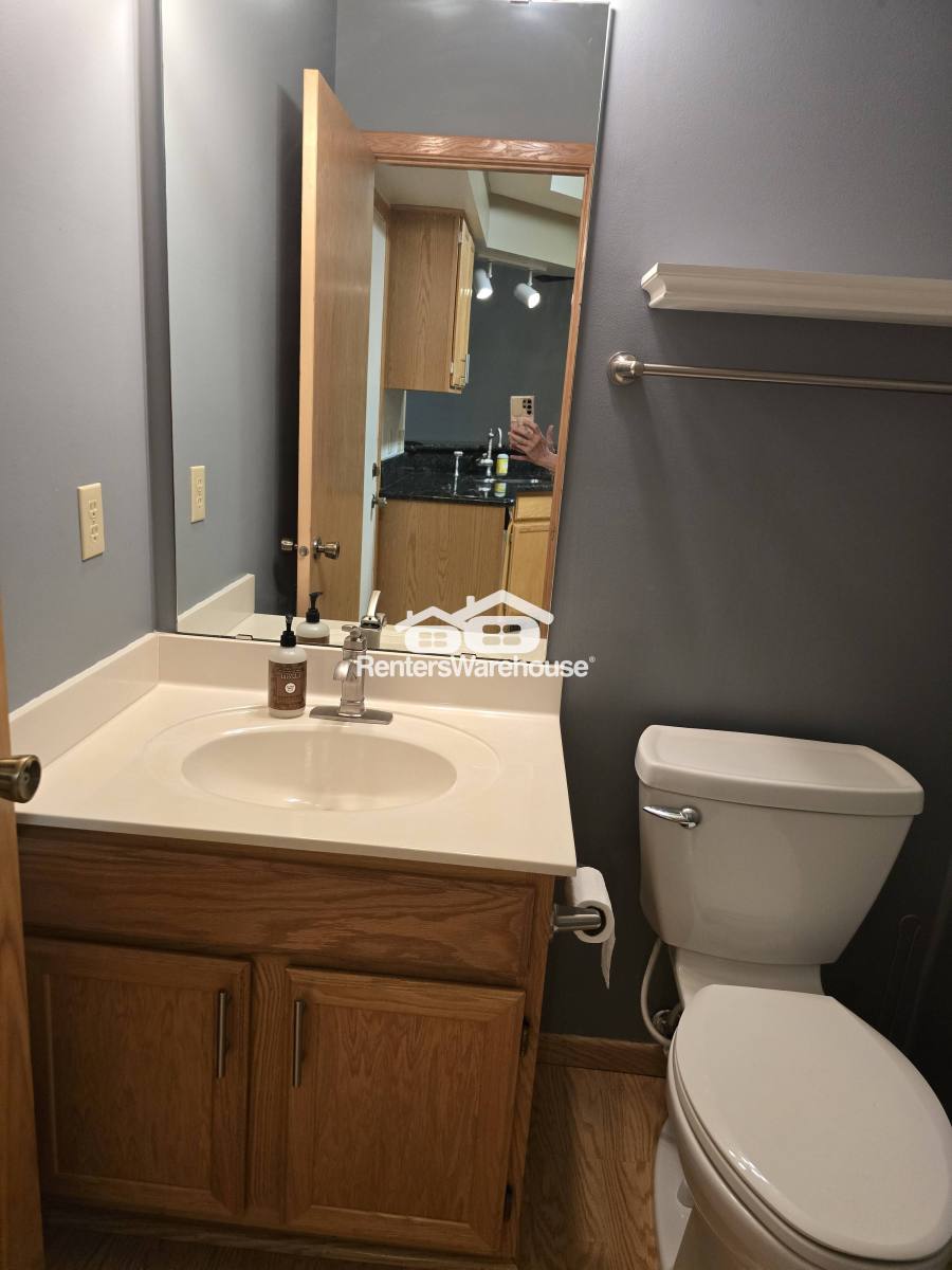 Townhouse for rent at 10962 Highland Rd, Minneapolis, MN 55438