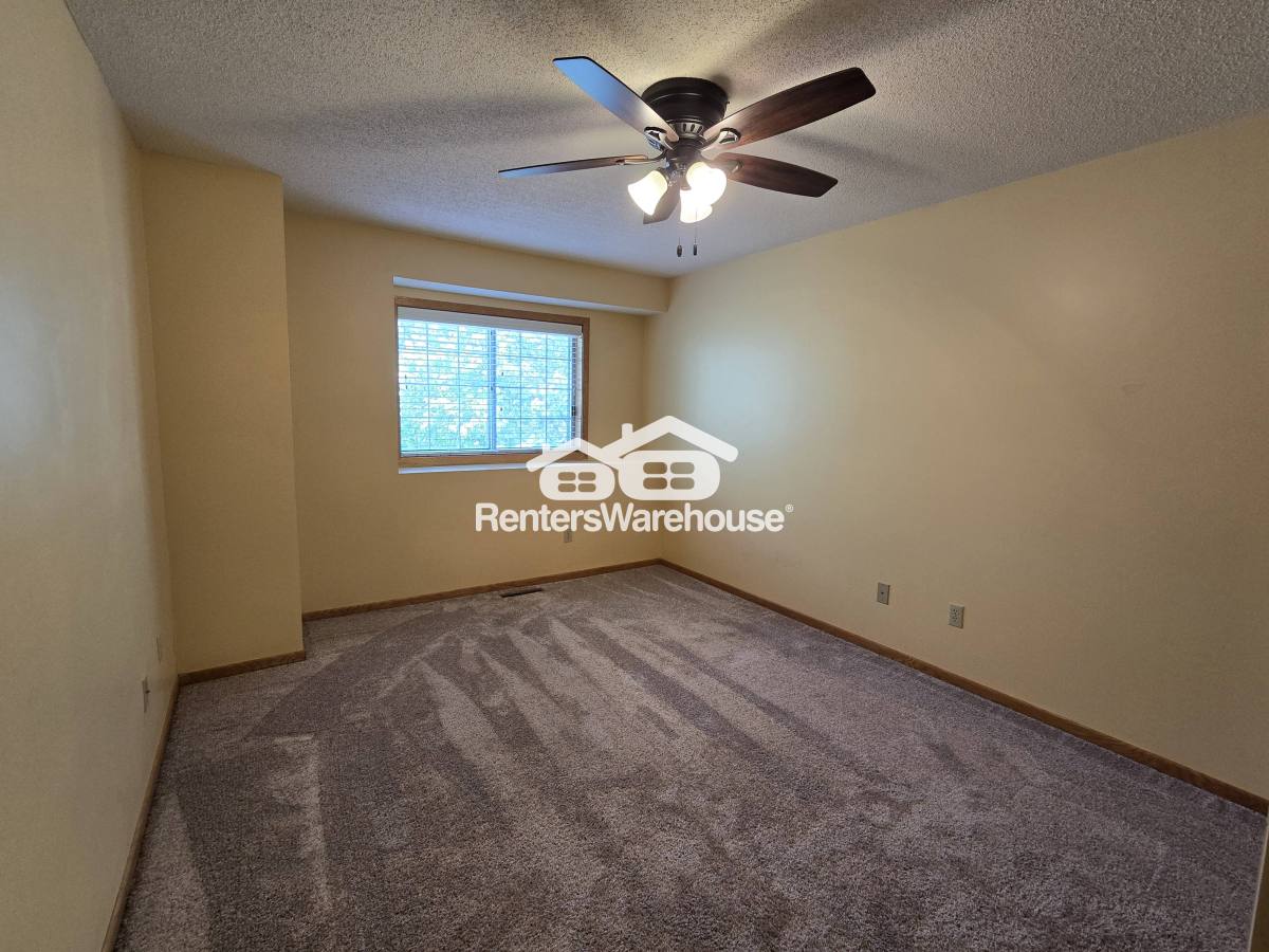 Townhouse for rent at 10962 Highland Rd, Minneapolis, MN 55438
