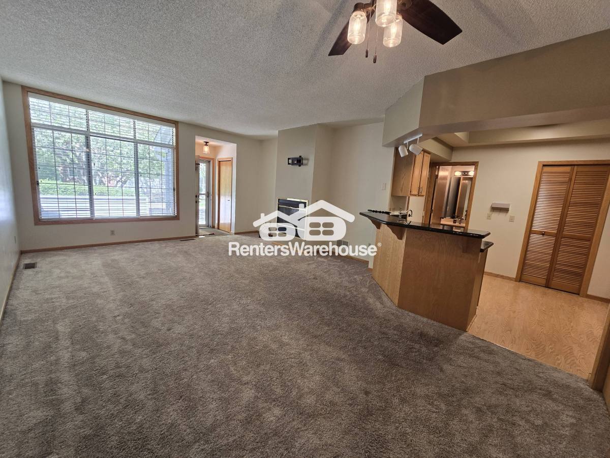 Townhouse for rent at 10962 Highland Rd, Minneapolis, MN 55438