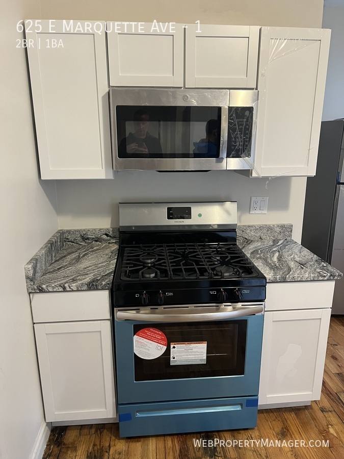Apartment for rent at 625 E Marquette Ave #1, Chicago, IL 60637