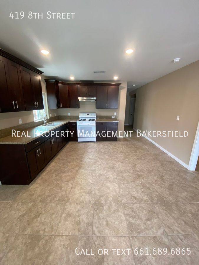 House for rent at 419 8th St, Bakersfield, CA 93304