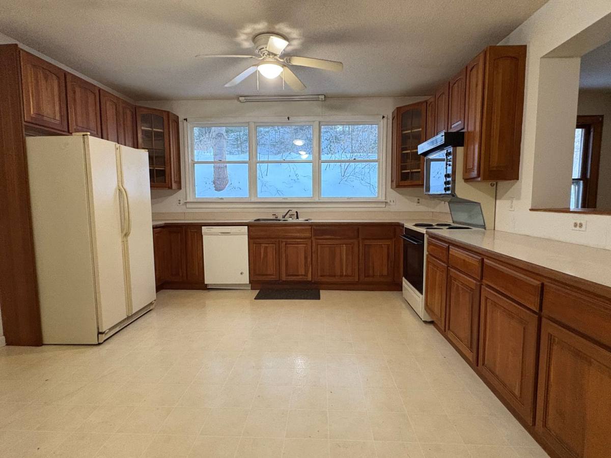 Apartment for rent at 173 Leesville Rd, Moodus, CT 06469