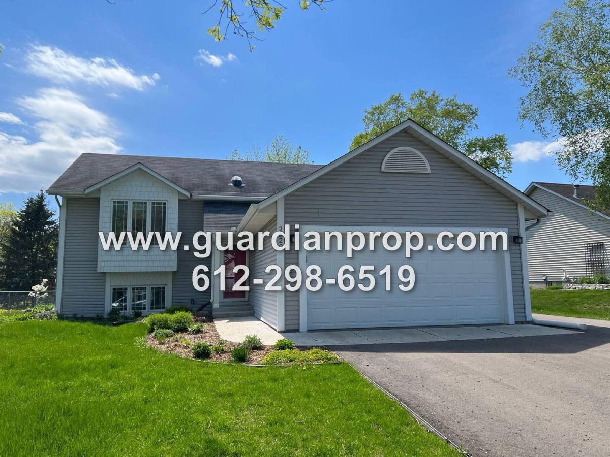 House for rent at 2820 Blue Ridge Dr, Saint Paul, MN 55125