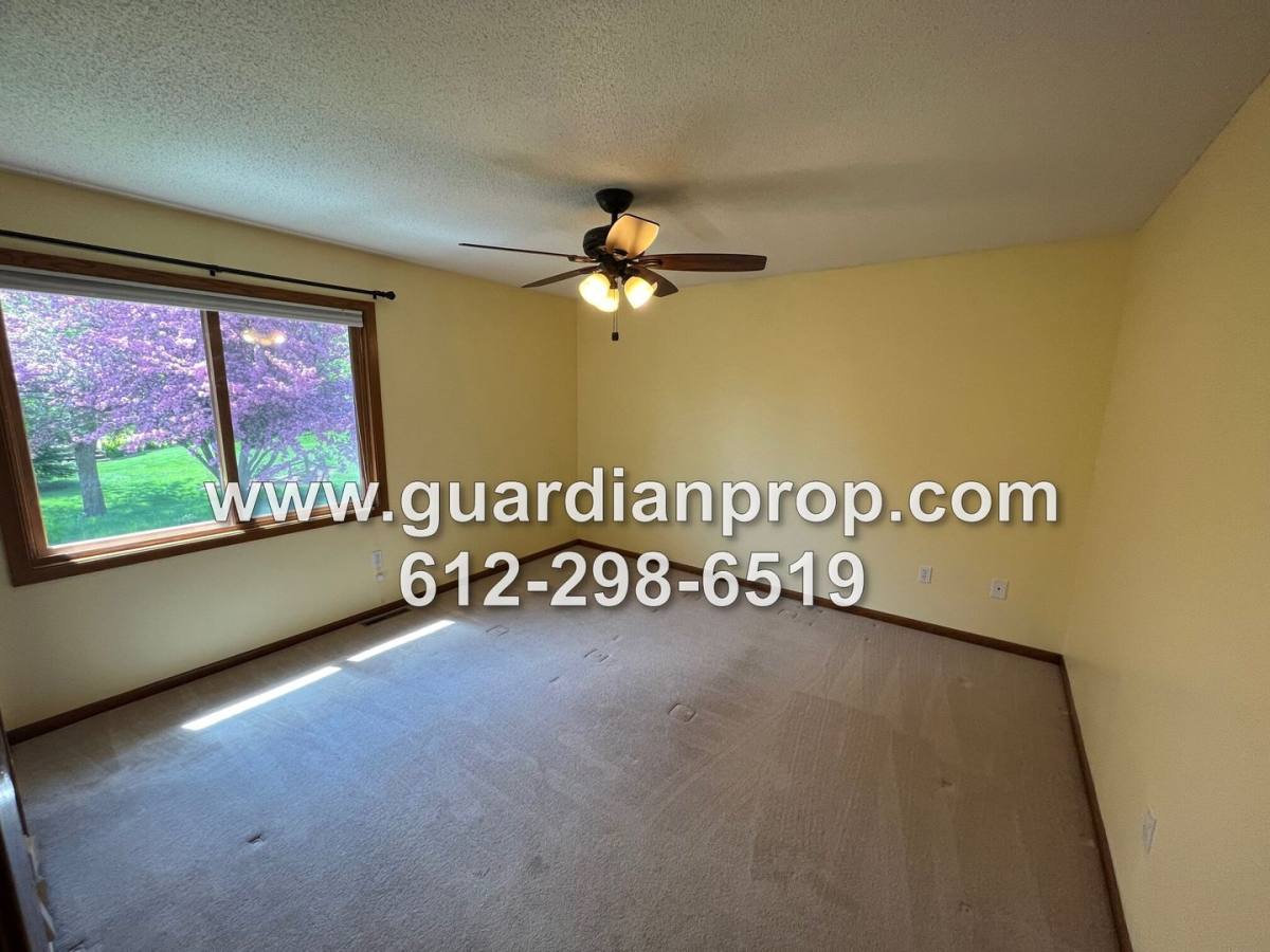 House for rent at 2820 Blue Ridge Dr, Saint Paul, MN 55125