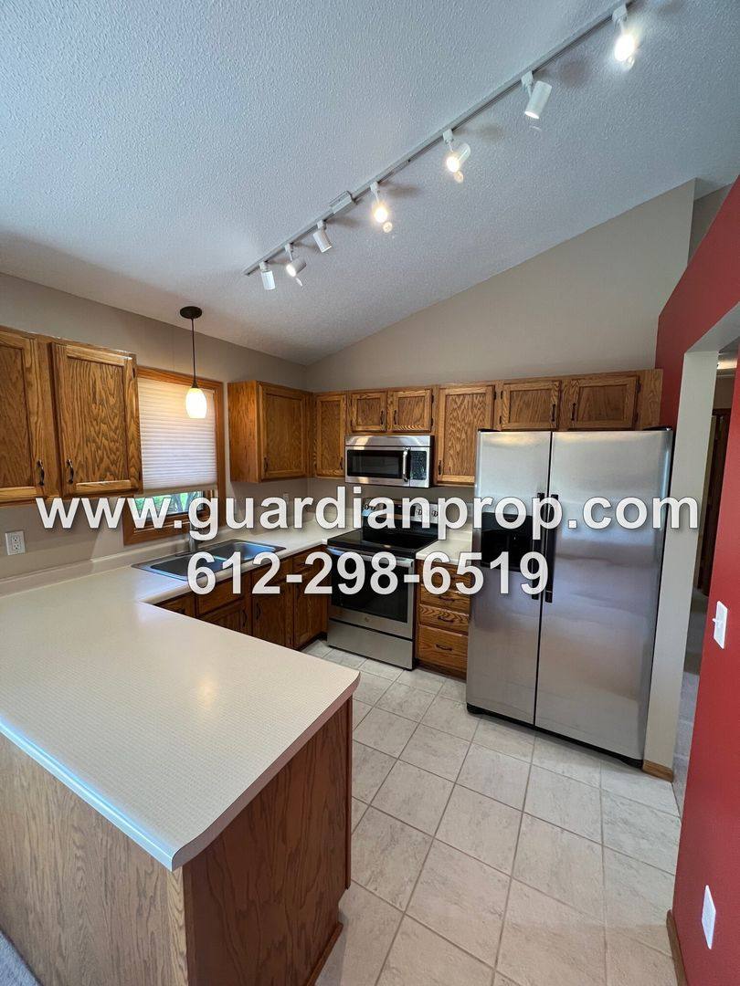 House for rent at 2820 Blue Ridge Dr, Saint Paul, MN 55125