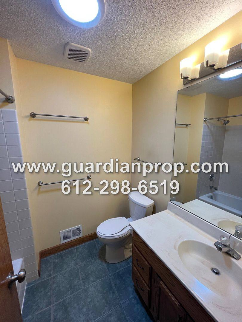 House for rent at 2820 Blue Ridge Dr, Saint Paul, MN 55125