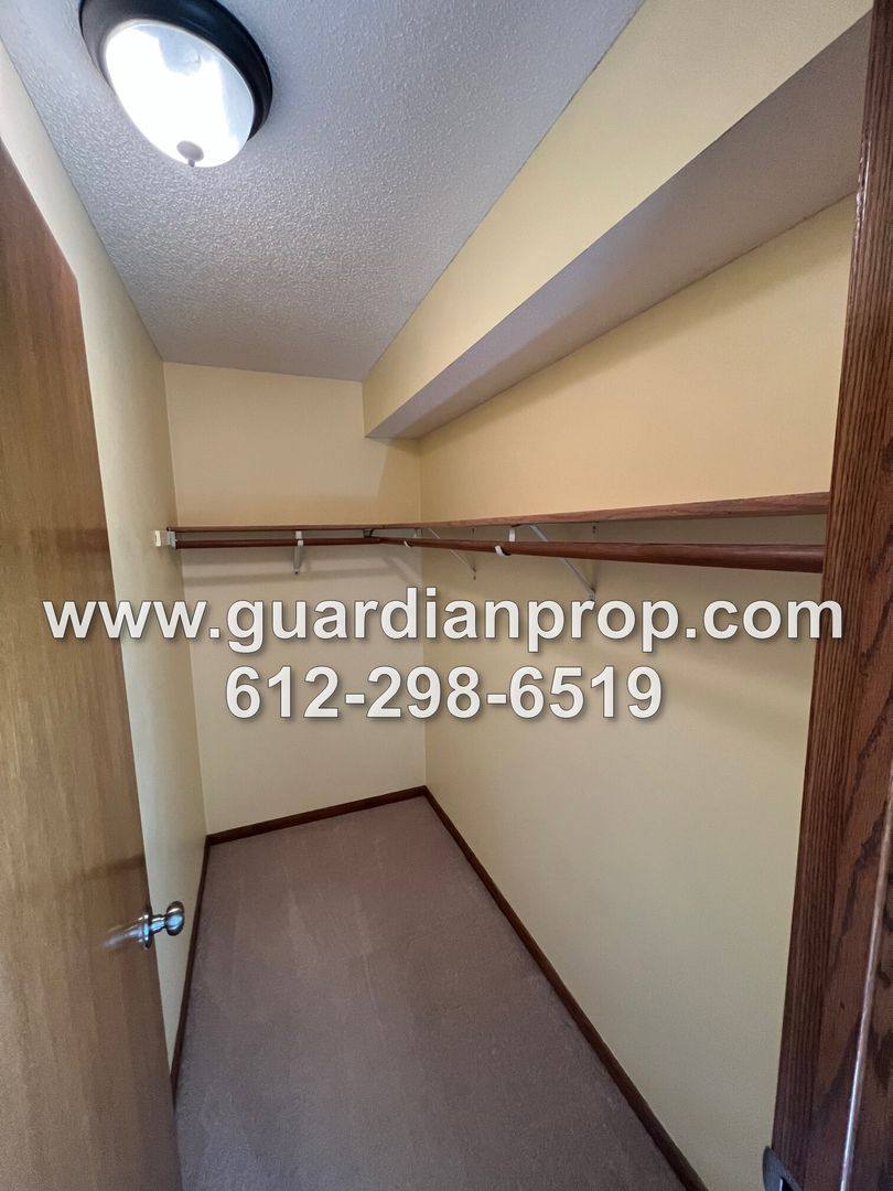 House for rent at 2820 Blue Ridge Dr, Saint Paul, MN 55125