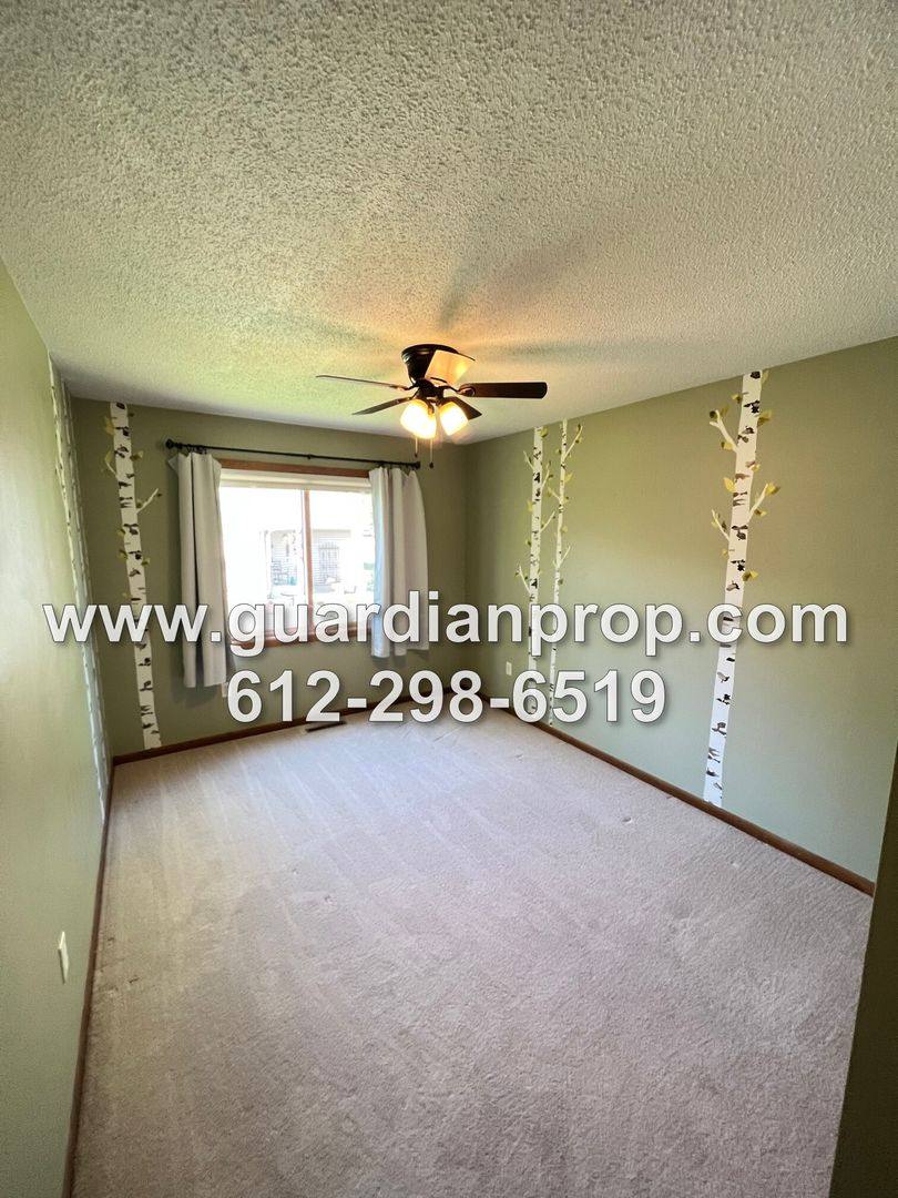 House for rent at 2820 Blue Ridge Dr, Saint Paul, MN 55125