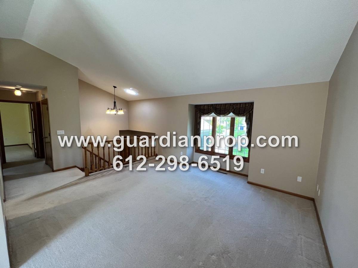 House for rent at 2820 Blue Ridge Dr, Saint Paul, MN 55125
