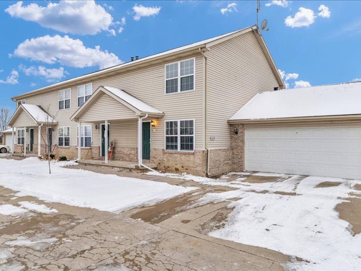 Townhouse for rent at 1017-1025 Maple Hill Rd, Bloomington, IL 61705