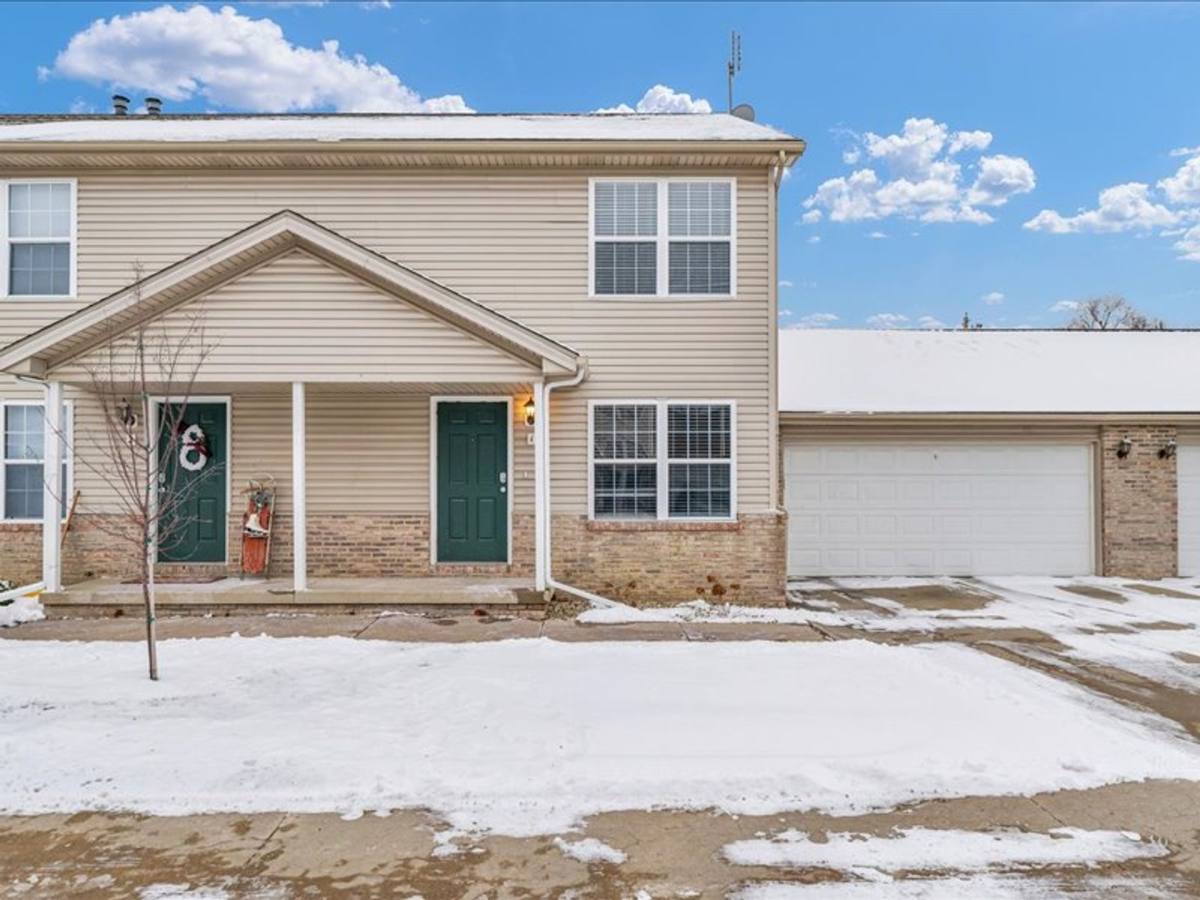 Townhouse for rent at 1017-1025 Maple Hill Rd, Bloomington, IL 61705