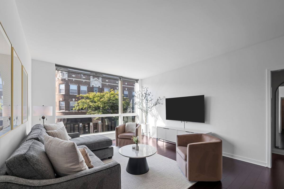 Apartment for rent at 1244-1246 W Devon Ave, Chicago, IL 60660