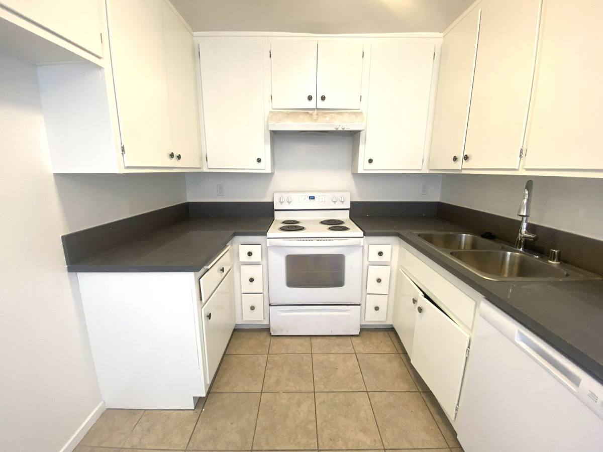 Apartment for rent at 3706 Del Amo Blvd, Torrance, CA 90503