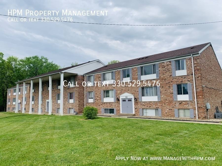 Apartment for rent at 4227 Middlebranch Ave NE #4, Canton, OH 44705
