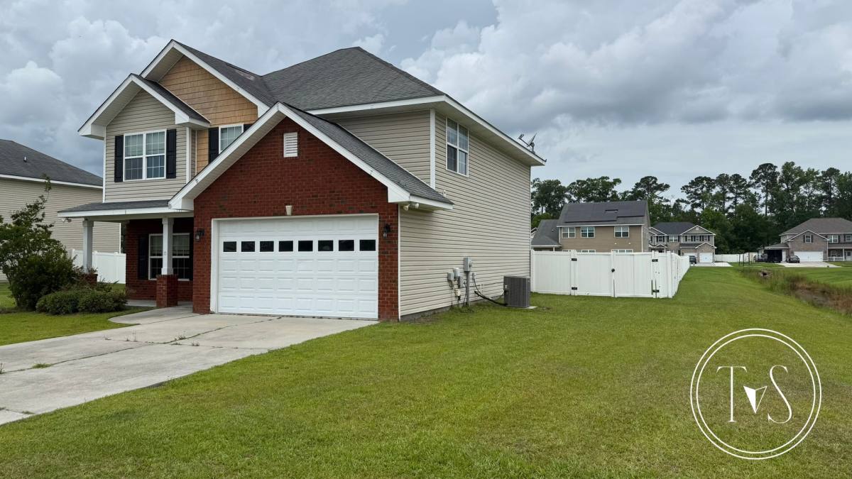 House for rent at 709 English Oak Dr, Hinesville, GA 31313