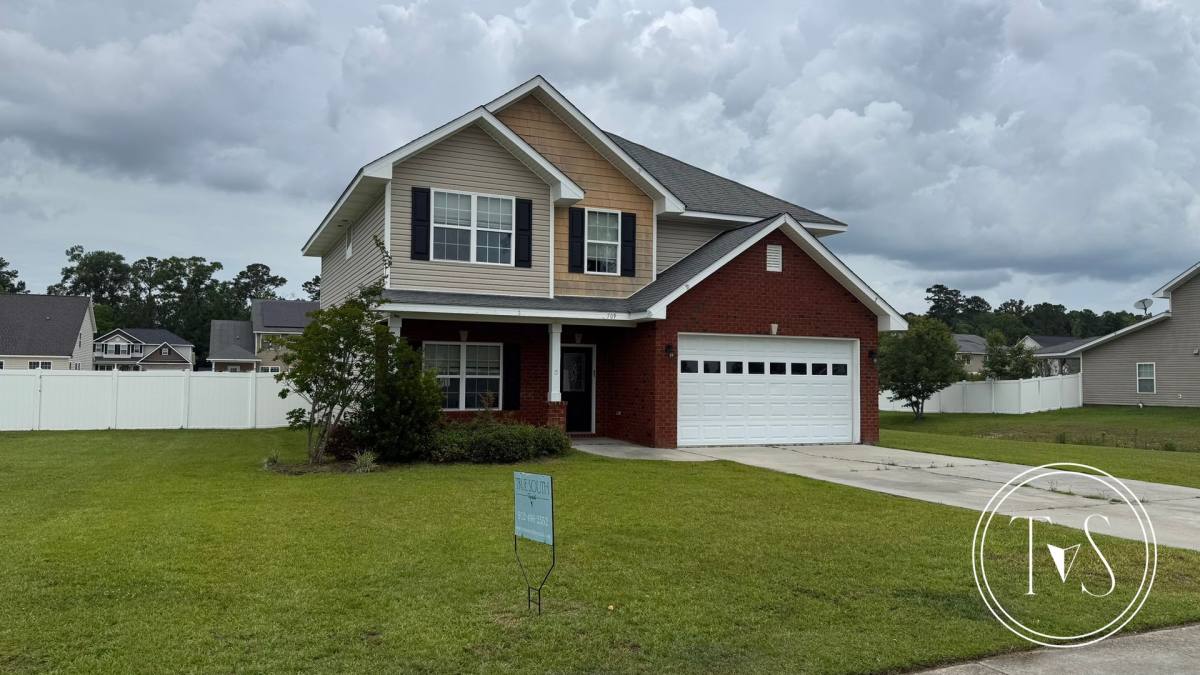 House for rent at 709 English Oak Dr, Hinesville, GA 31313