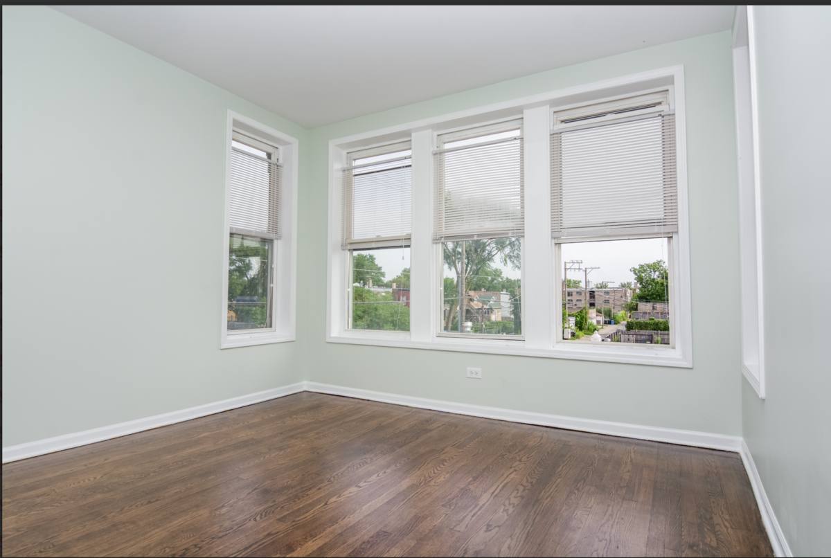 Apartment for rent at 125 E 71st St, Chicago, IL 60619