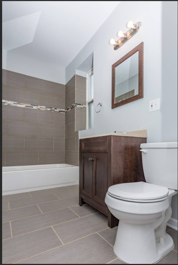 Apartment for rent at 125 E 71st St, Chicago, IL 60619