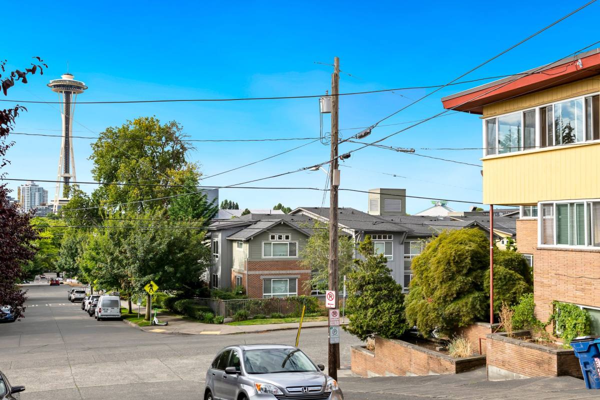 Apartment for rent at 372 Aloha St, Seattle, WA 98109