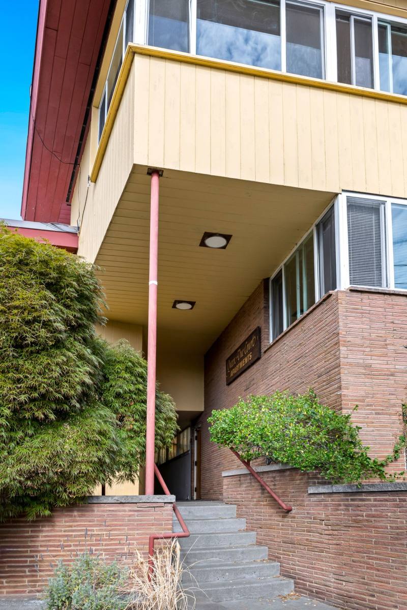 Apartment for rent at 372 Aloha St, Seattle, WA 98109