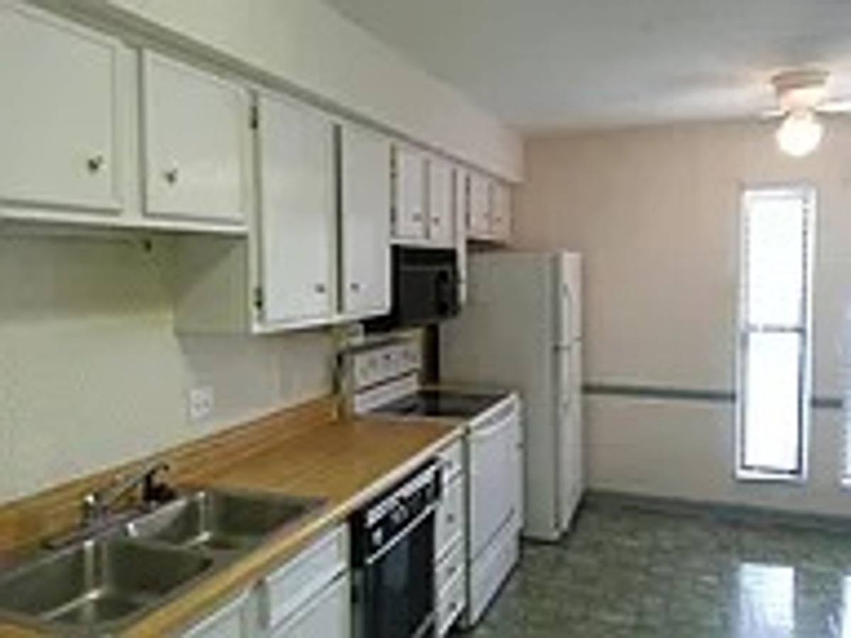 Townhouse for rent at 3697 Heathrow Dr, Winston Salem, NC 27127