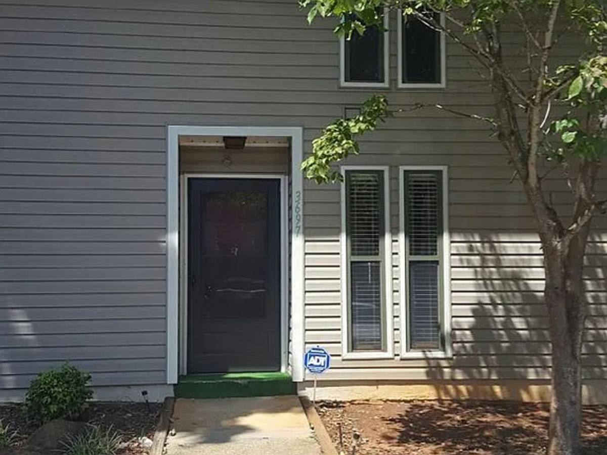 Townhouse for rent at 3697 Heathrow Dr, Winston Salem, NC 27127