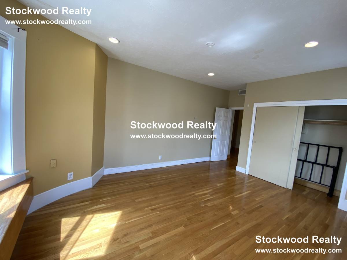 Apartment for rent at 38 Mount Vernon St #2, Dorchester, MA 02125