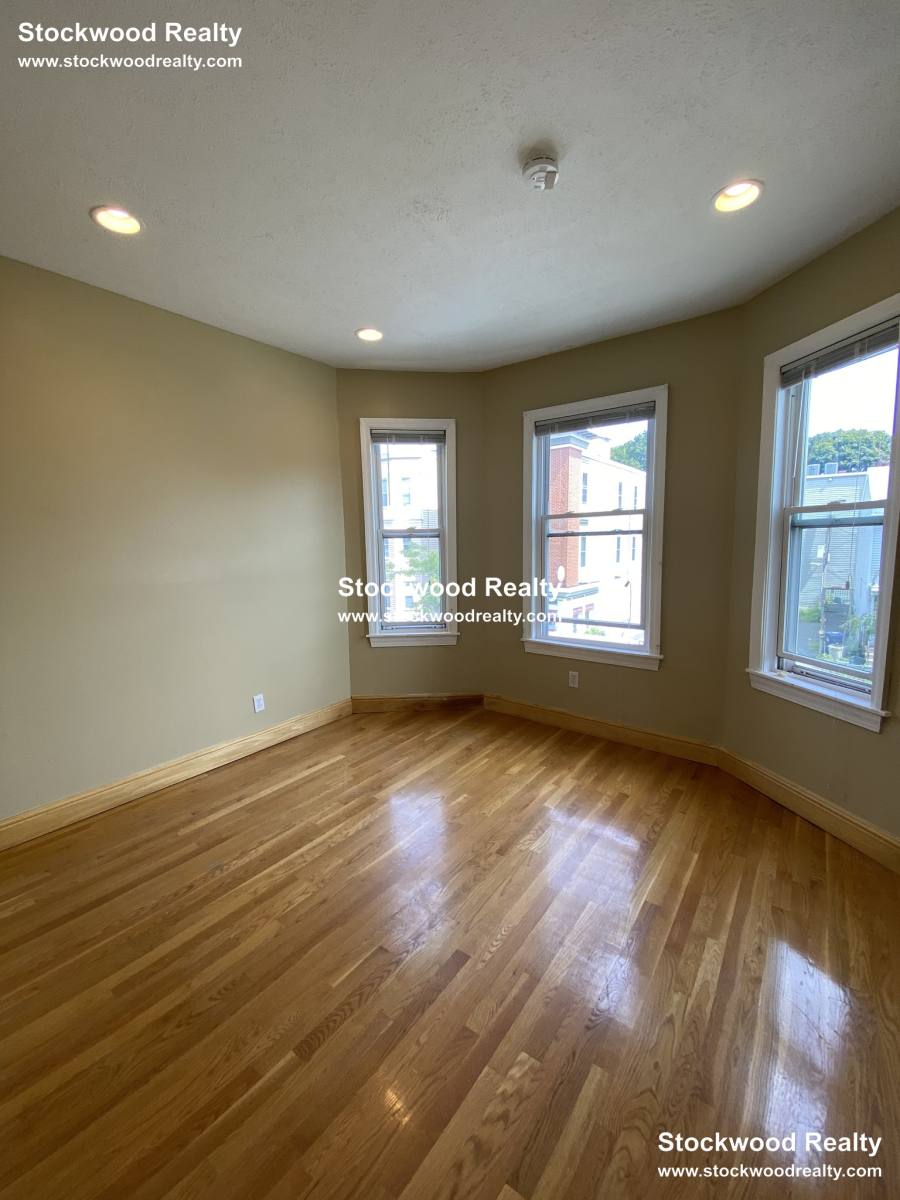 Apartment for rent at 38 Mount Vernon St #2, Dorchester, MA 02125