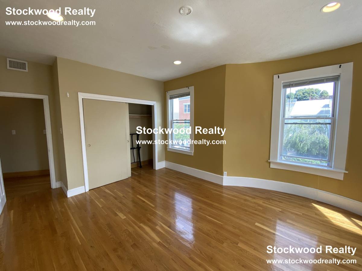 Apartment for rent at 38 Mount Vernon St #2, Dorchester, MA 02125