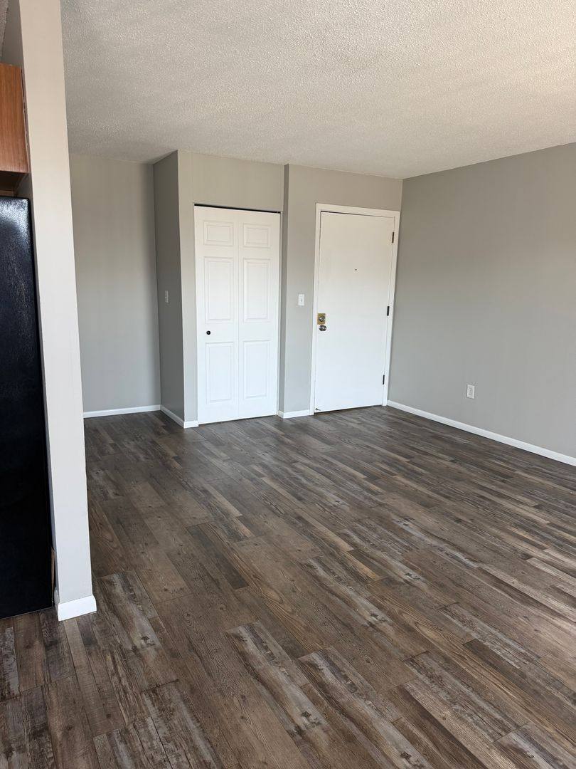 Apartment for rent at 1053 County Rd, Saint Paul, MN 55109