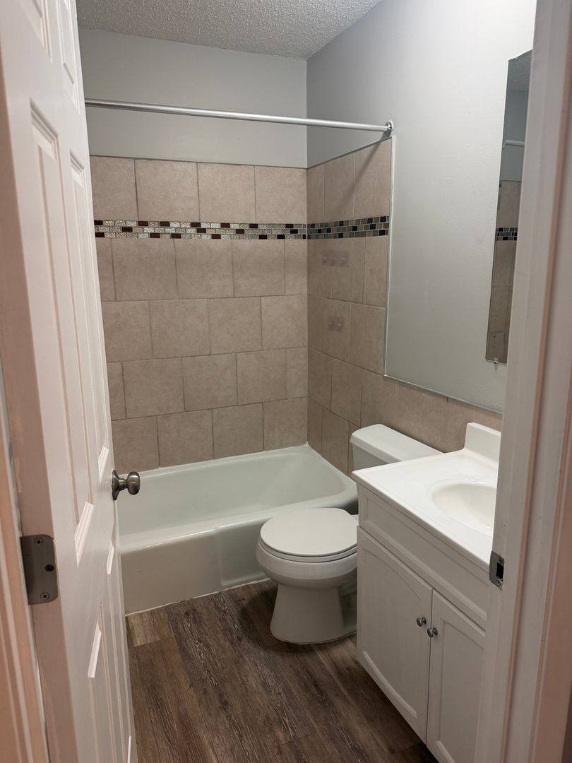 Apartment for rent at 1053 County Rd, Saint Paul, MN 55109