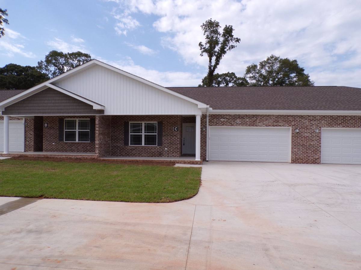Townhouse for rent at 323 Lowe Dr, Enterprise, AL 36330