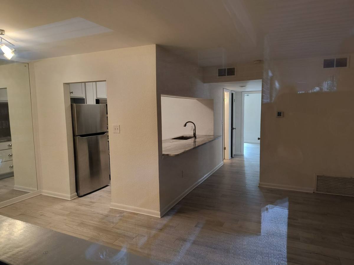 Apartment for rent at 300 Bayou Blvd #113, Pensacola, FL 32503